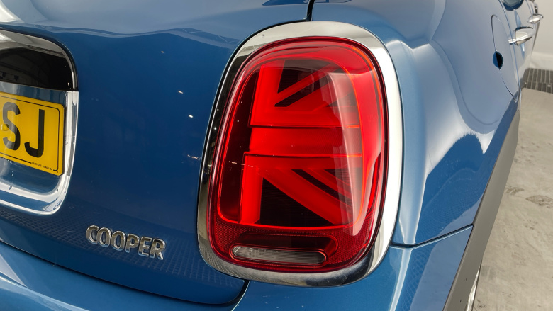 MINI Hatchback 1.5 Cooper Exclusive 5dr Auto Petrol Hatchback